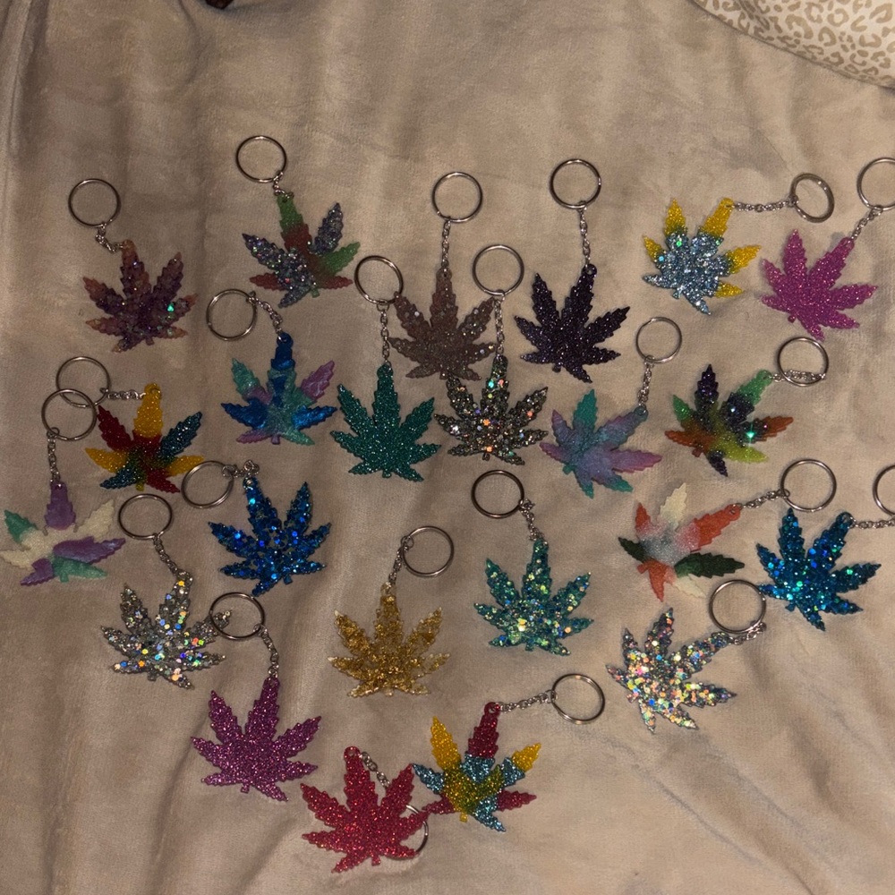 Colorful Glitter Leaf Keychains *Comes with all